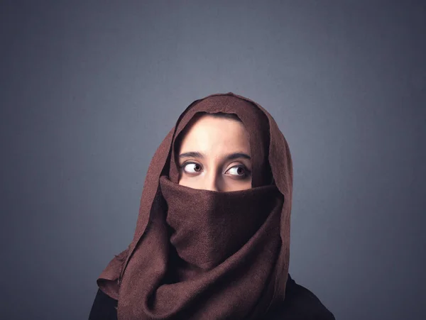 Muslim woman wearing niqab — Stock Photo, Image