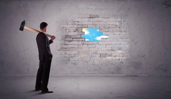 Business man hitting brick wall with hammer — Stock Photo, Image