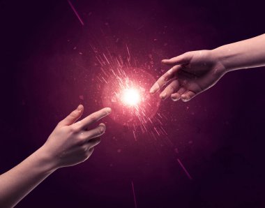 Dokunan eller uzayda ışıldar