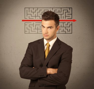 Yakışıklı iş adamı çözme labirent