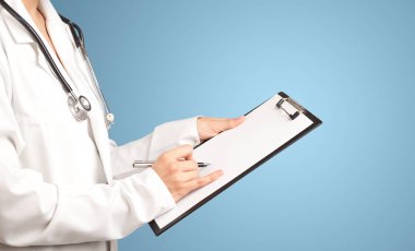 kadın doktor ile not etmek