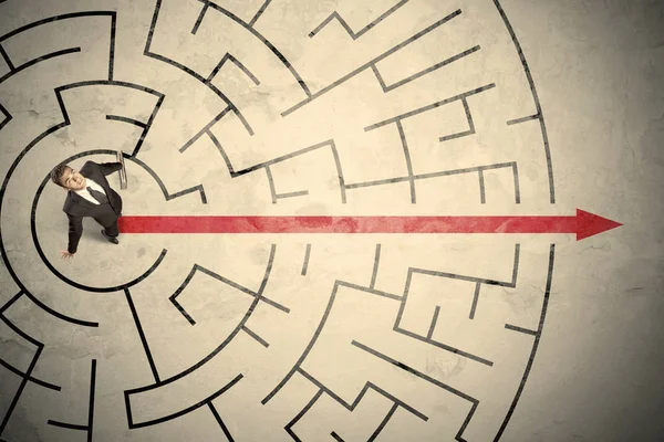 Business person standing in the middle of a circular maze — Stock Photo, Image