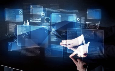 Teknoloji akıllı tablo arabirimi basarak adam