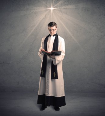 onun nimet veren genç rahip