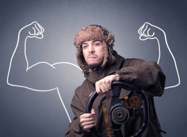 Elinde direksiyon tutan adam