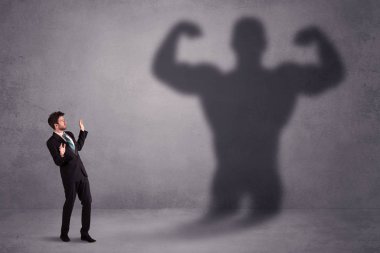 İş adamı kendi seyir güçlü gölge kavramı uygun