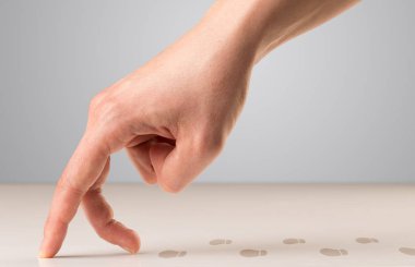 Yürüyen parmak kavramı