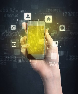 el ile altın perde smartphone tutarak