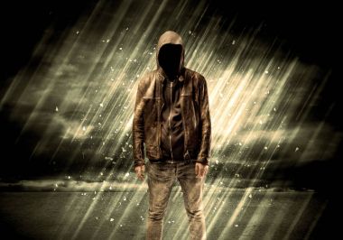 Sigara içen tehlikeli bir suçlu.