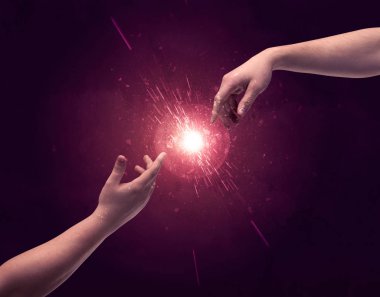 Dokunan eller uzayda ışıldar