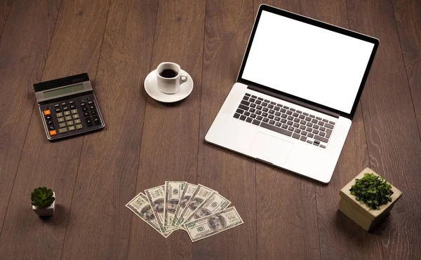 Business Bureau met kantoorbenodigdheden en moderne laptop witte backg — Stockfoto