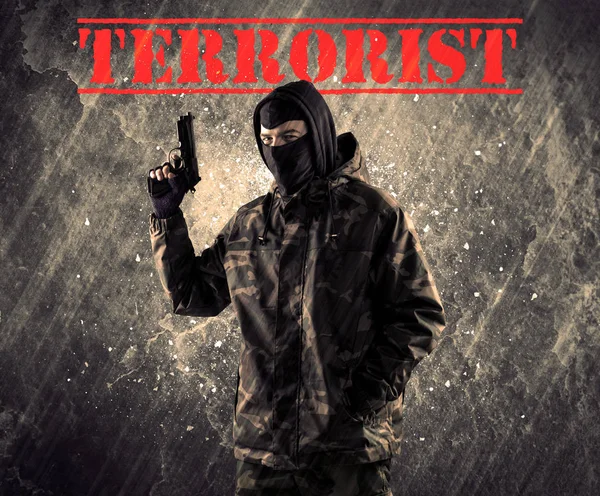 Dangerous masked and armed man with terrorist sign on grungy bac — Stock Photo, Image