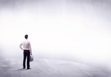 Dikiz duran iş kişi