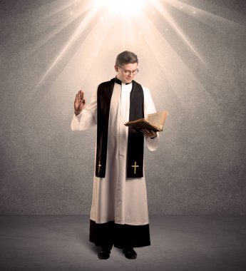 onun nimet veren genç rahip