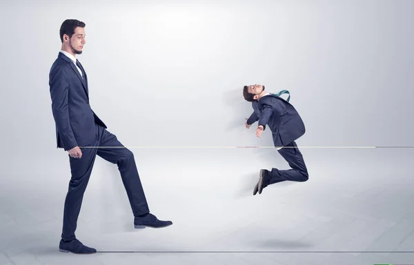 Pequeño hombre despedido por jefe con fondo de pantalla blanco —  Fotos de Stock