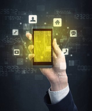 el ile altın perde smartphone tutarak