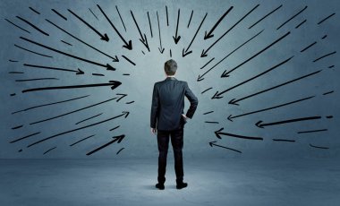 Ayakta duran erkek bir hata yaptı.