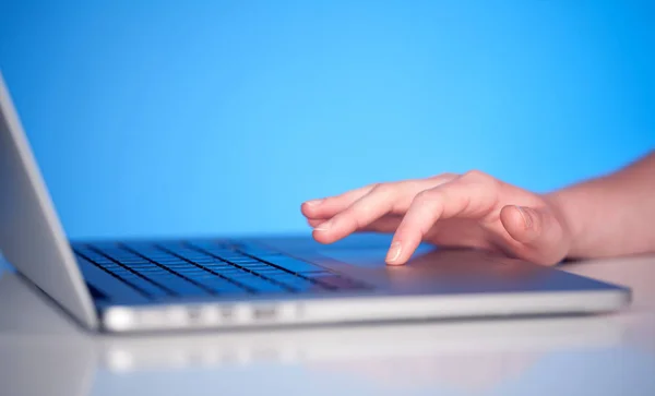 Close up of hand pressing keyboard buttons — Stock Photo, Image