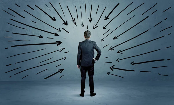 Ayakta duran erkek bir hata yaptı.