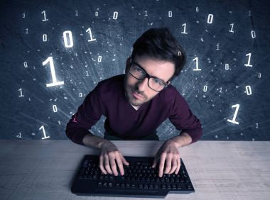 Çevrimiçi davetsiz misafir bilgisayar korsanı.