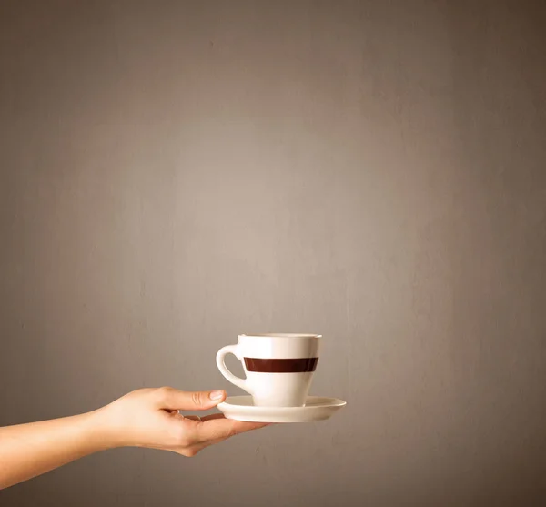 Female hand holding coffee cup — Stock Photo, Image