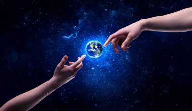 Eller uzayda Dünya 'ya dokunuyor