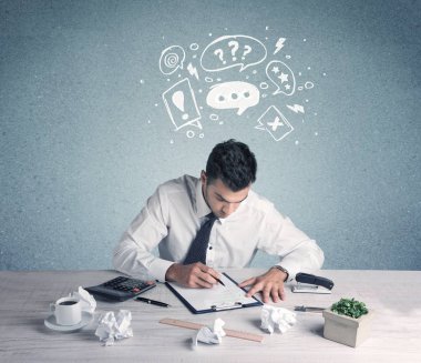 Şüpheli ve kafası karışık bir iş adamı