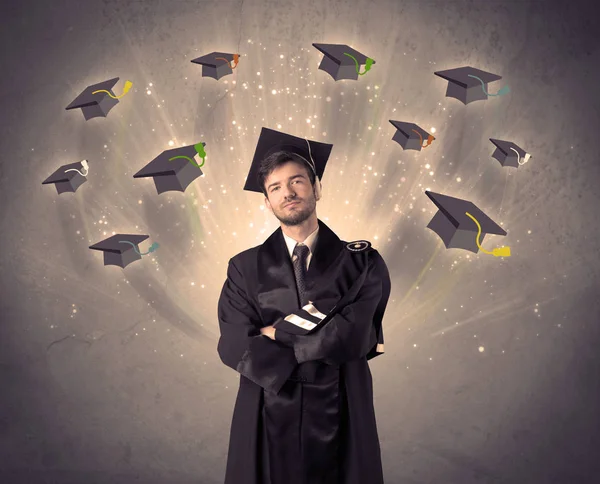 Graduado universitario con muchos sombreros voladores — Foto de Stock