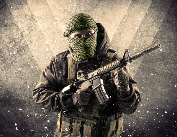 Portrait of a dangerous masked armed soldier with grungy backgro — Stock Photo, Image