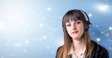 Genç kadın telemarketer