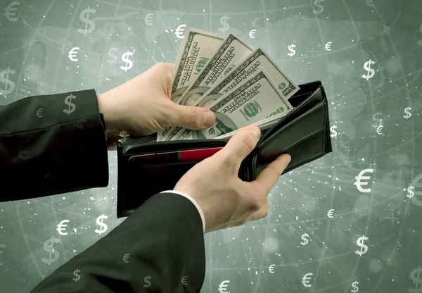 Une main d'homme d'affaires sort un dollar du portefeuille — Photo