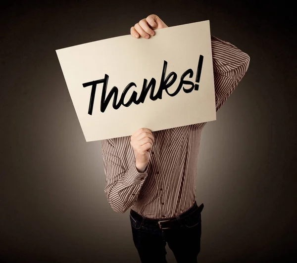 Empresario sosteniendo papel expresando gratitud — Foto de Stock