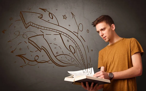 Jovem segurando livro com flechas — Fotografia de Stock