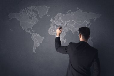 Dünya haritası olan iş adamı