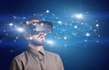 İşadamı ile sanal gerçeklik koruyucu gözlük