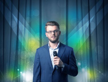 İşadamı holding mikrofon