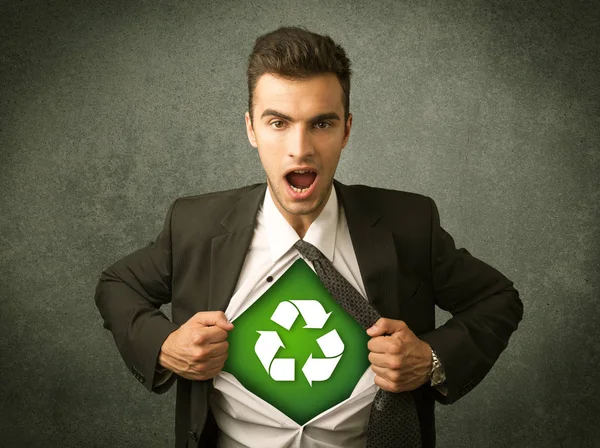 Hombre de negocios Enviromentalista arrancando camisa con signo de reciclaje —  Fotos de Stock