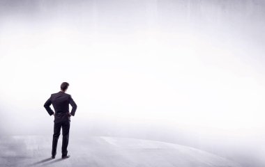 Dikiz duran iş kişi