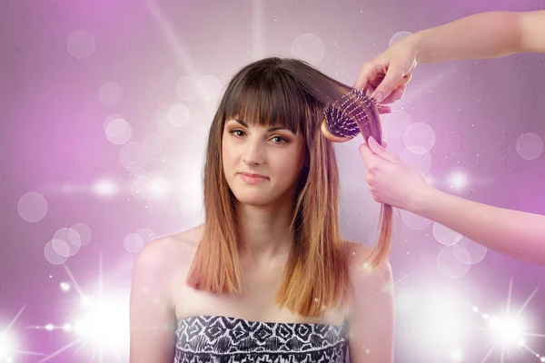 Retrato de mujer joven con concepto de salón rosa brillante —  Fotos de Stock