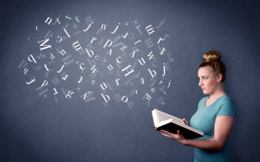 Genç Bayan kitap harfleri ile 