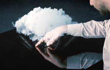 Etkileşimli tablo dokunmadan eller