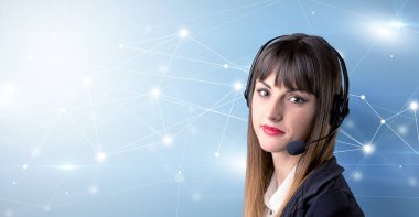 Genç kadın telemarketer
