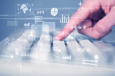Yüksek teknoloji simgeleriyle elle basılan klavye tuşları