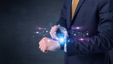 Smartwatch ağ kavramı ile.