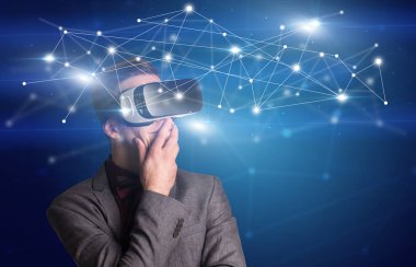 İşadamı ile sanal gerçeklik koruyucu gözlük