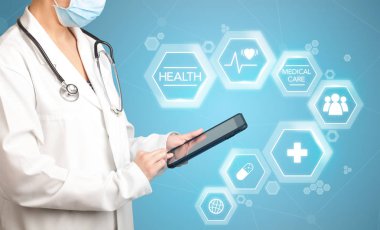 kadın doktor tablet ile