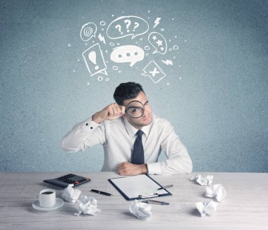 Şüpheli ve kafası karışık bir iş adamı