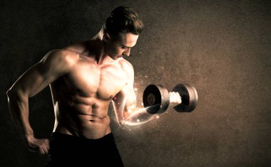 Vücut geliştirici enerji dolu beyaz çizgiler konseptiyle ağırlık kaldırıyor