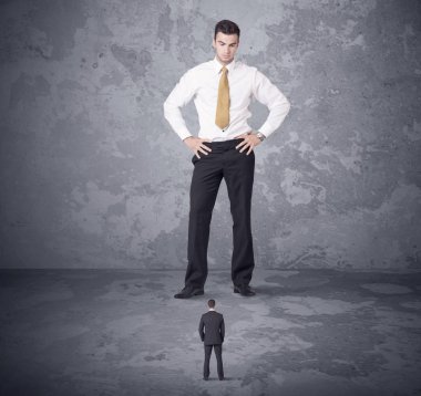 Büyük patron küçük iş arkadaşı arıyorum