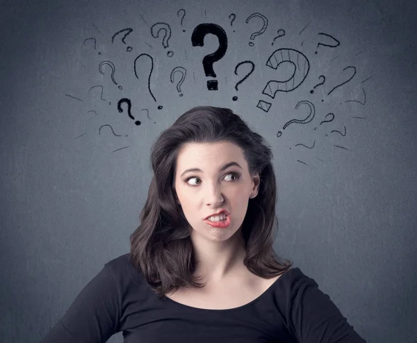 komik yüz ifadesi ile kız